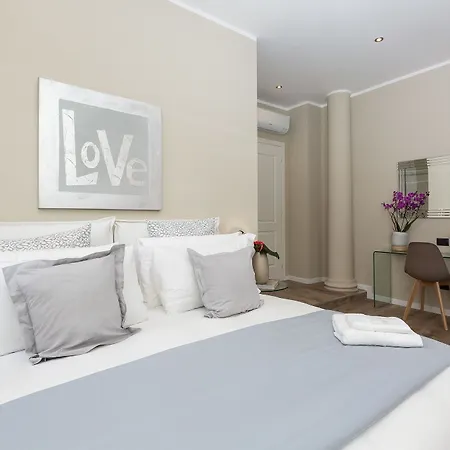 Guest house 126 Gracchi 2*